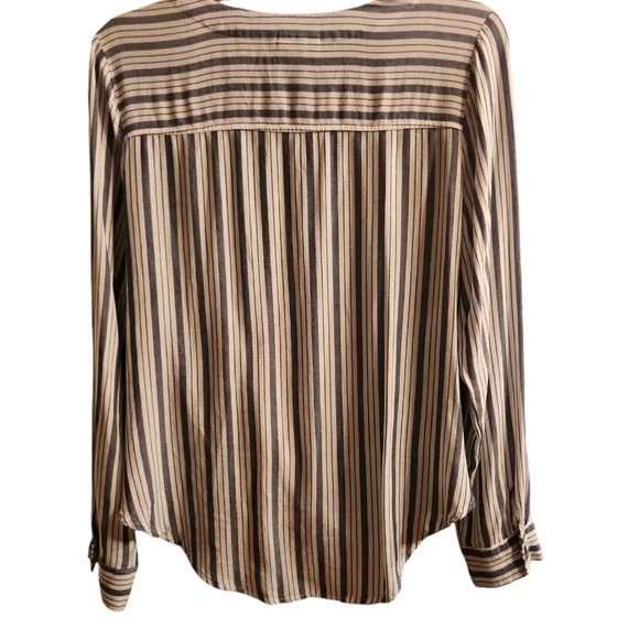 Pullover blouse Size Med - Picture 2 of 4